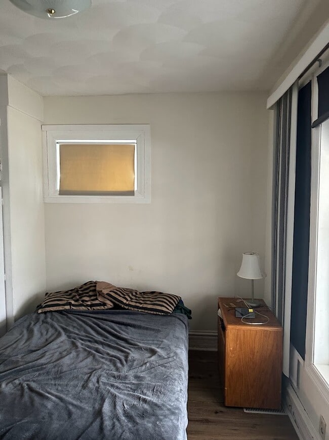 Building Photo - 423 W Doty St