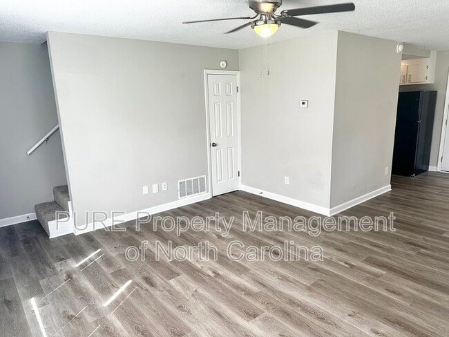 Building Photo - 916 W 5th Ave