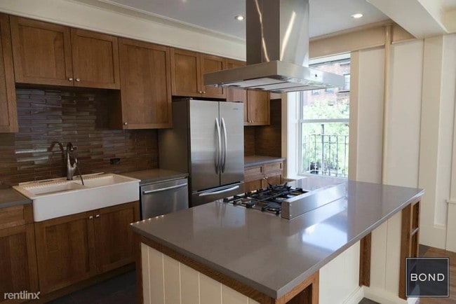 Building Photo - 3 br, 2 bath House - 307 W 17th St