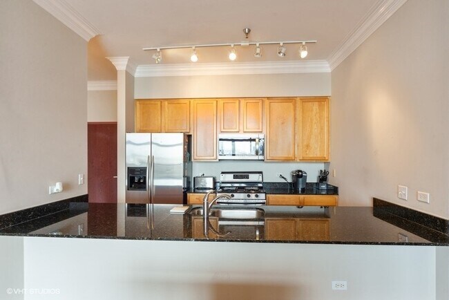 Building Photo - 3232 N Halsted St