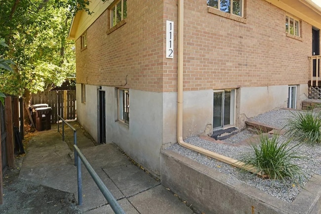 Building Photo - (2026 Pre-Leasing) Beautiful 3 Bed / 1 Bath Garden Apartment in Prime Boulder Location!