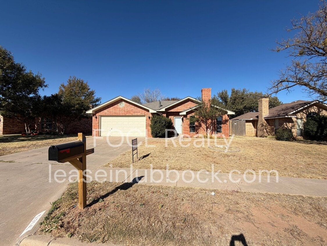 Primary Photo - Large 3 bed 2 bath