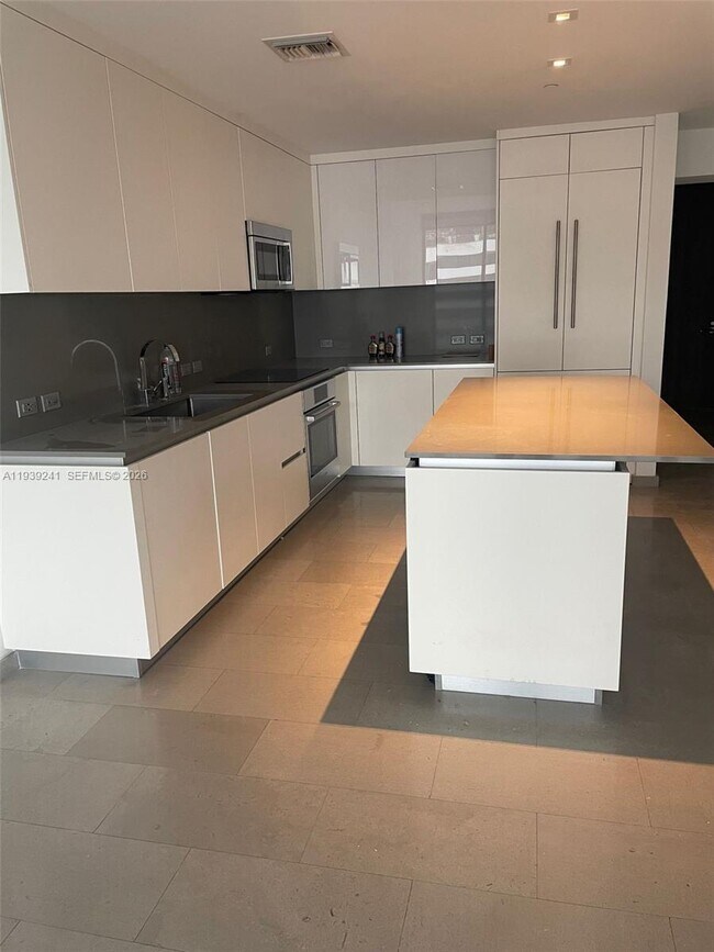 Building Photo - 88 SW 7th St