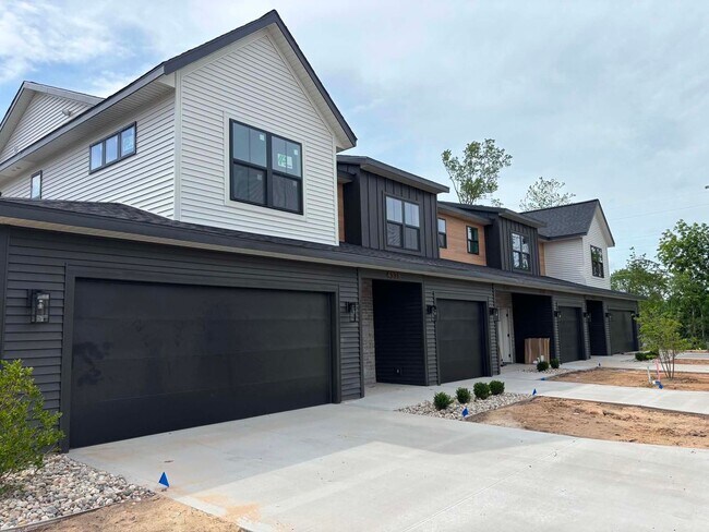 Foto del edificio - Brand-New Townhomes Near 5 Mile & East Beltline