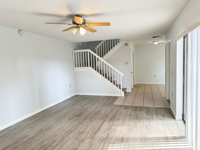 Foto del edificio - 563 Green Springs Pl