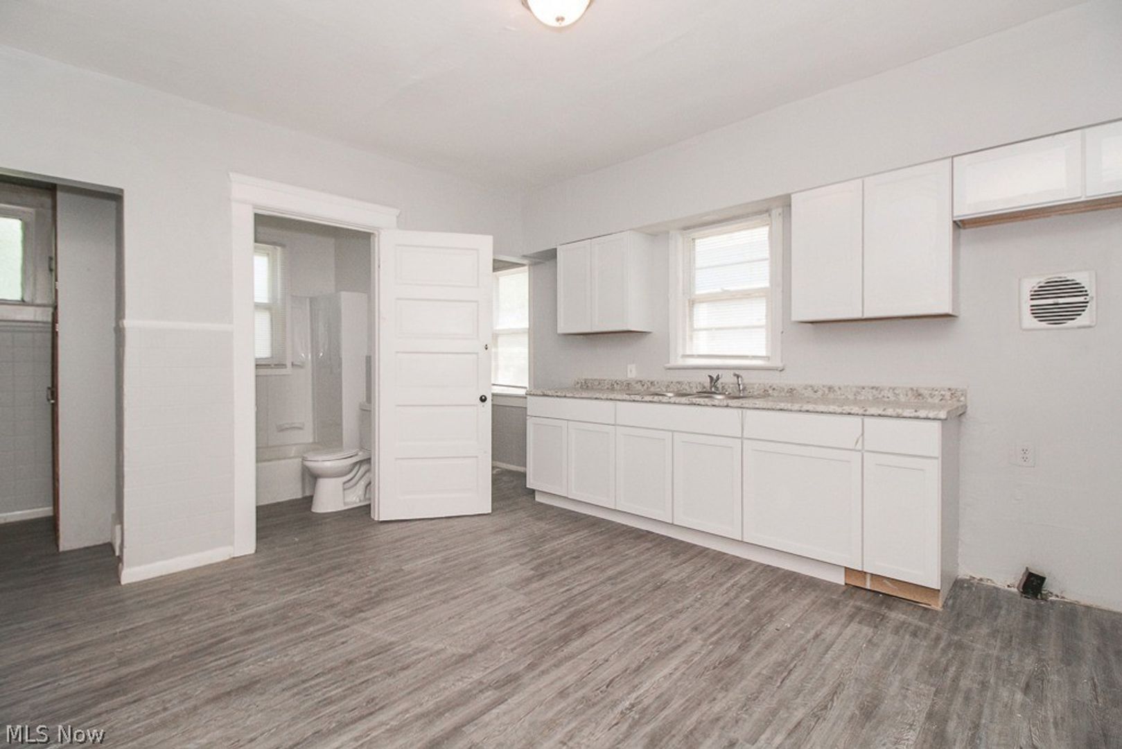 3679 E 55th St Cleveland, OH 44105 – photo 1