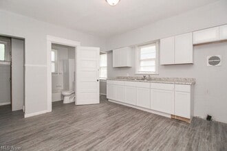 Building Photo - 3679 E 55th St