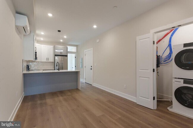 Foto del edificio - 3849 Fairmount Ave