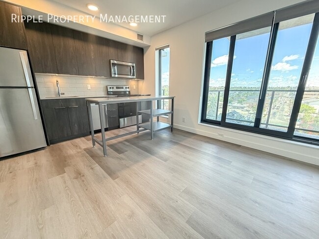 Building Photo - Modern 1 Beds, 1 Baths Apartment/Condo | A...