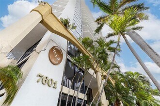 Building Photo - 7601 E Treasure Dr