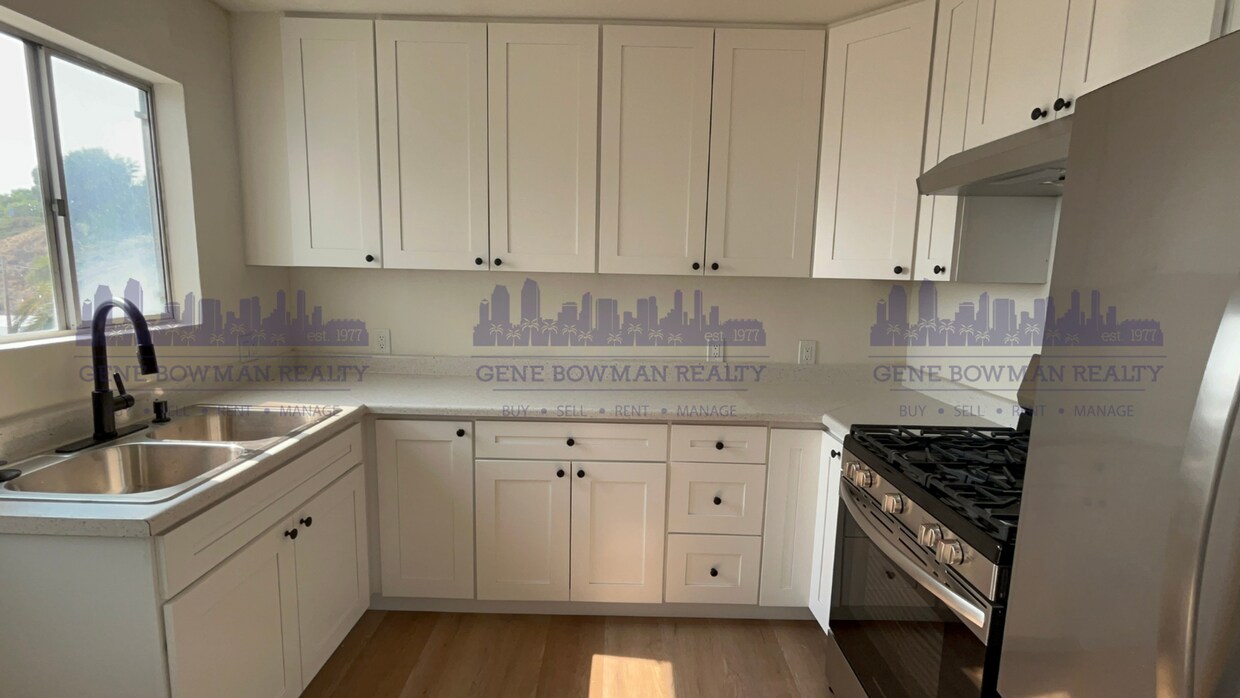Foto principal - Charming 2BR Home in Prime San Diego Location