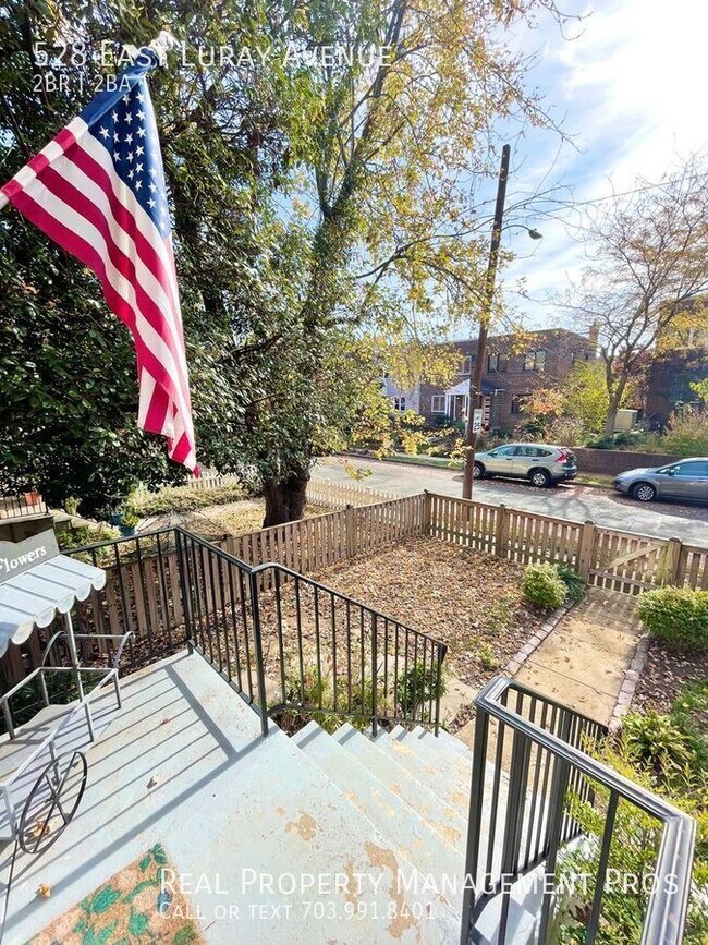 Building Photo - 2 BED 2 BATH COMPLETELY UPDATED - WALK TO ...