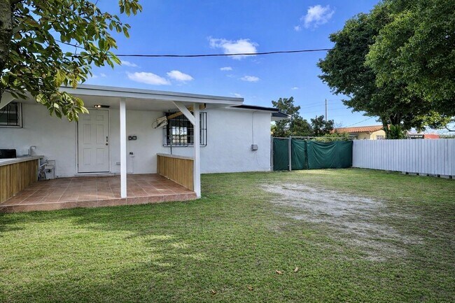 Foto del edificio - 2150 SW 72nd Ave