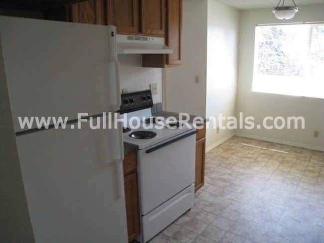 Building Photo - 165 S 43rd St