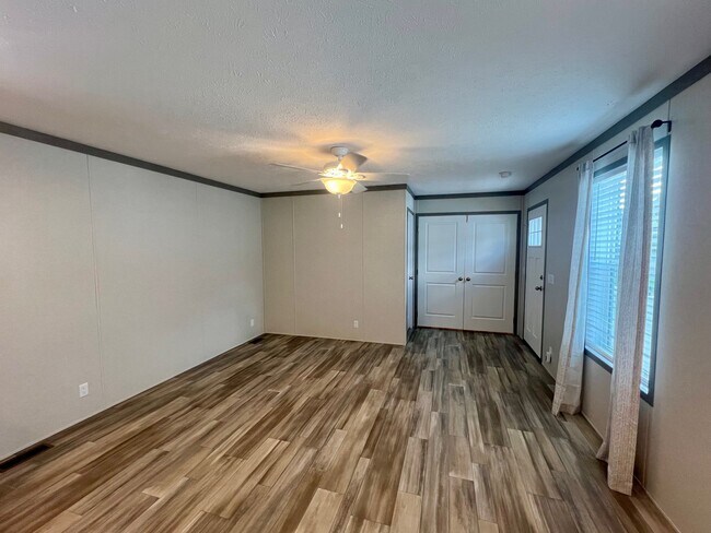 Building Photo - 300 Forrest Ave