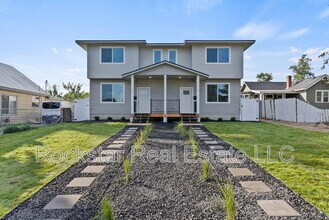 Building Photo - 1817 W Chelan Ave