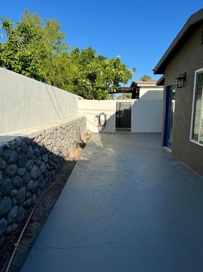 Building Photo - 573 S Calle Palo Fierro