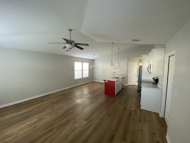 Foto del edificio - 401 Raven Ln