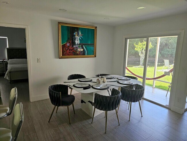 Foto del edificio - 1009 Island Manor Dr