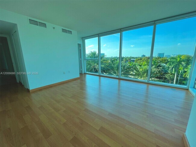 Building Photo - 2101 Brickell Ave