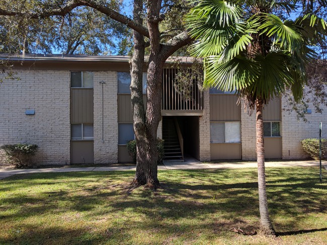 Building Photo - Inverness Apartments