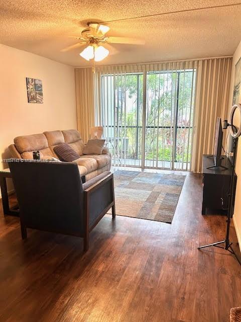 Foto principal - 5300 NE 24th Terrace