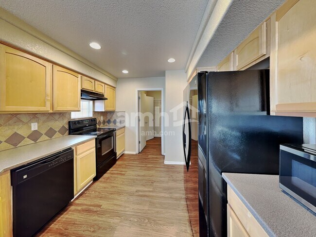 Foto del edificio - 19746 E 50th Ave