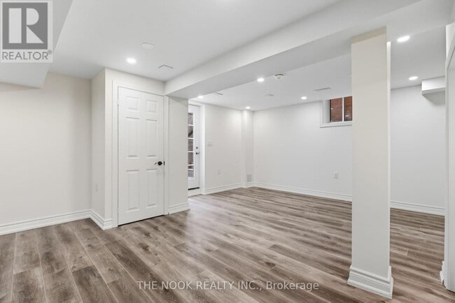 Building Photo - 1941 Lydia Crescent