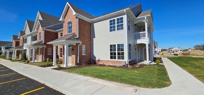Foto del edificio - Bedroom, 1 Bathroom, Mid, Second Floor, Ap...