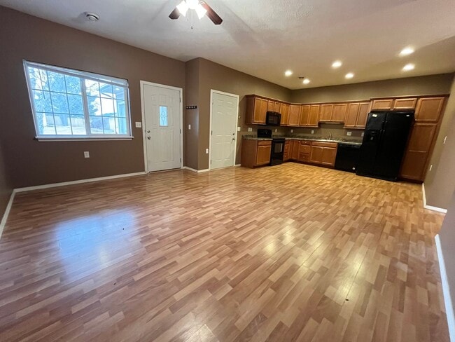 Foto del edificio - 2 Bedroom Twinhome For Rent in Lennox, SD!!