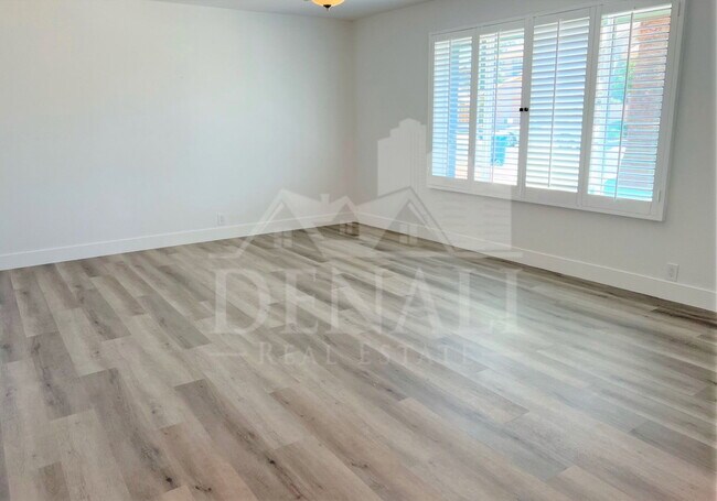 Foto del edificio - 618 W McNair St