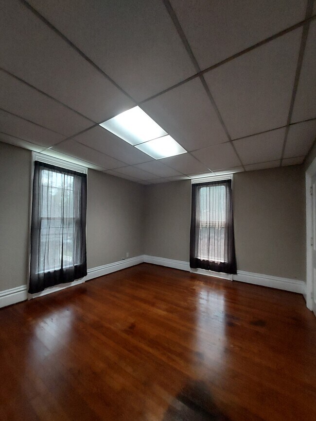 Foto del edificio - 292 Hudson Ave