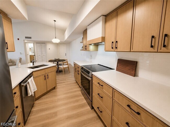 Foto del edificio - 13625 Eagle Ridge Dr