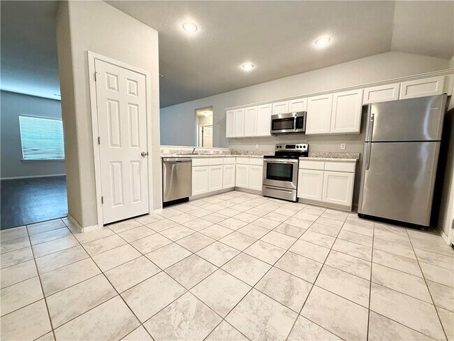 Building Photo - 868 NW Evans Cir