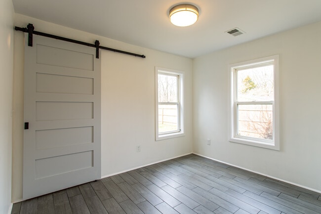 Foto del edificio - 12956 Portage Road