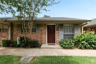 Building Photo - 233 W Tri Oaks Ln