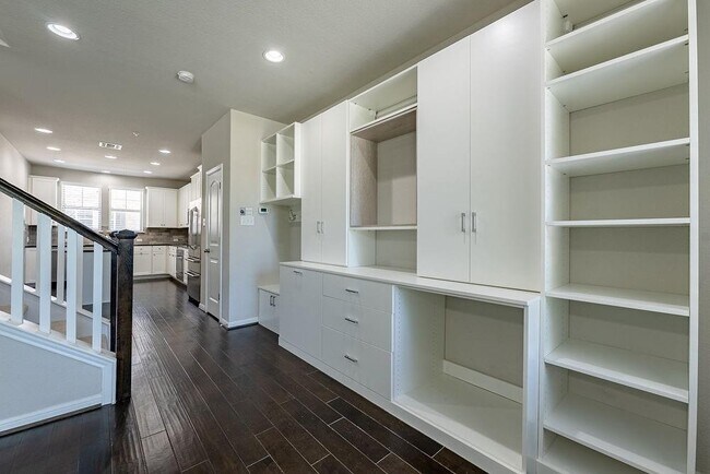 Building Photo - 7220 Wyoming Springs Dr
