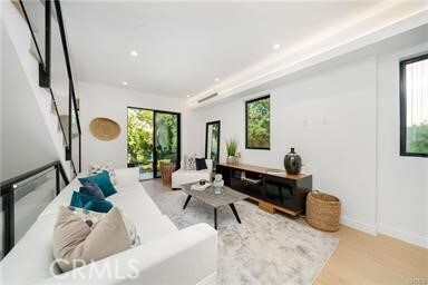 Foto del edificio - 14551 Benefit St