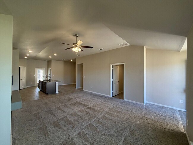 Foto del edificio - HALF OFF the first full month's rent with a move-in before March 1st! 3/2 in Upland Crossing Avai...