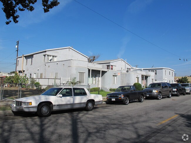 Building Photo - 6415-6423 Makee Ave