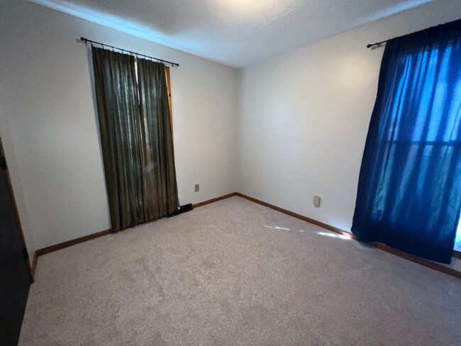 Foto del edificio - 1794 Livingston Ave