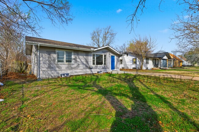 Building Photo - 6651 N Scottsville St