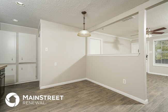 Building Photo - 2937 Larry Dr