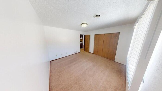 Foto del edificio - 1727 N Grandview Ln