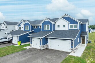 Building Photo - Meadowood Townhomes