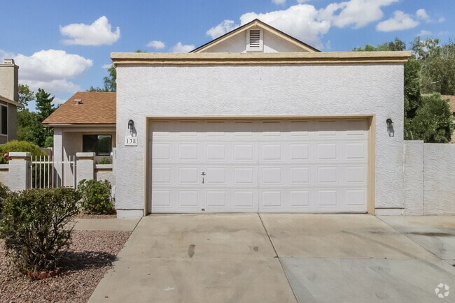 Building Photo - 921 S Val Vista Dr