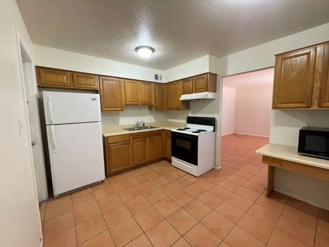 Building Photo - 1625 W Peoria Ave