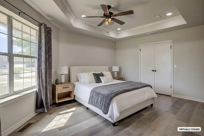 Foto del edificio - 1700 Strawberry Hl