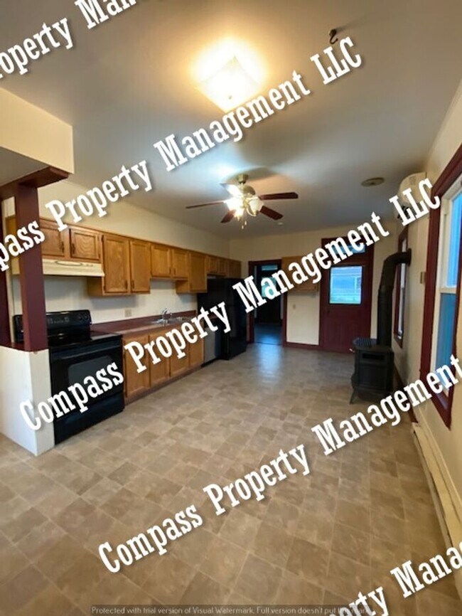 Building Photo - $1445 - 3 Bed, 2 Bath Farmhouse - Denver