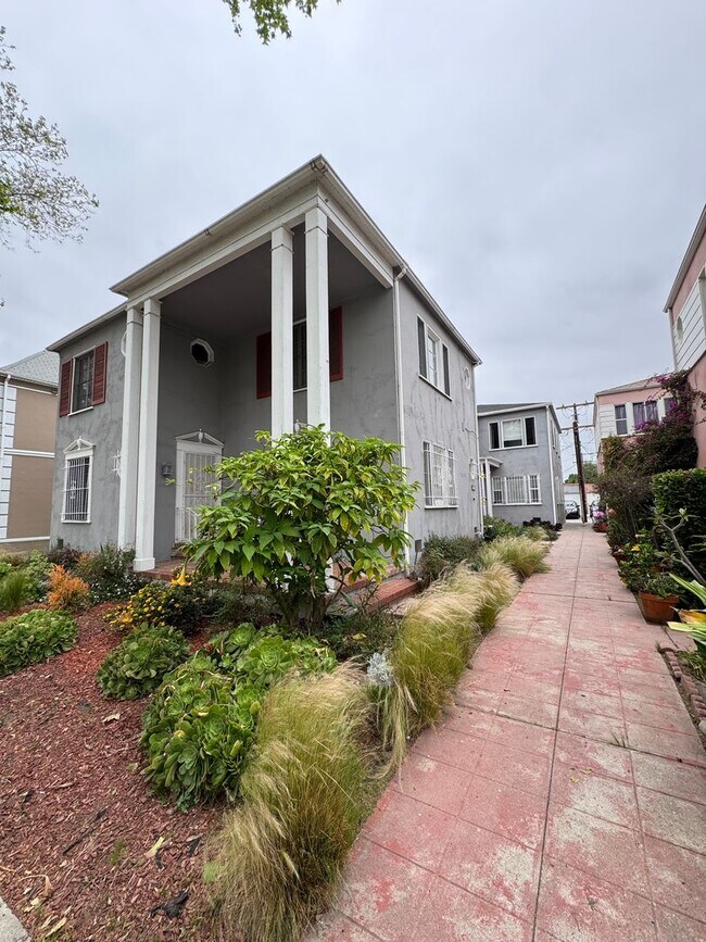 Photo - Gorgeous 2 bd/1 ba unit in Leimert Park House